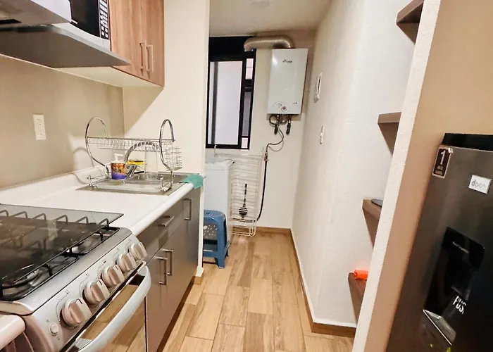 Cozy 2 Bedrooms 18 Min Away From The Airport Apartment